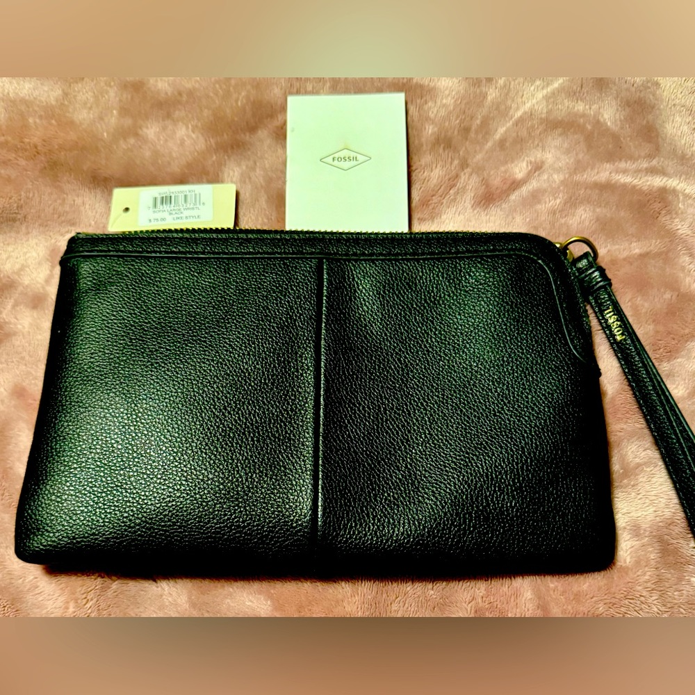 Sold🌟New w/tags Black Leather Fossil Wristlet